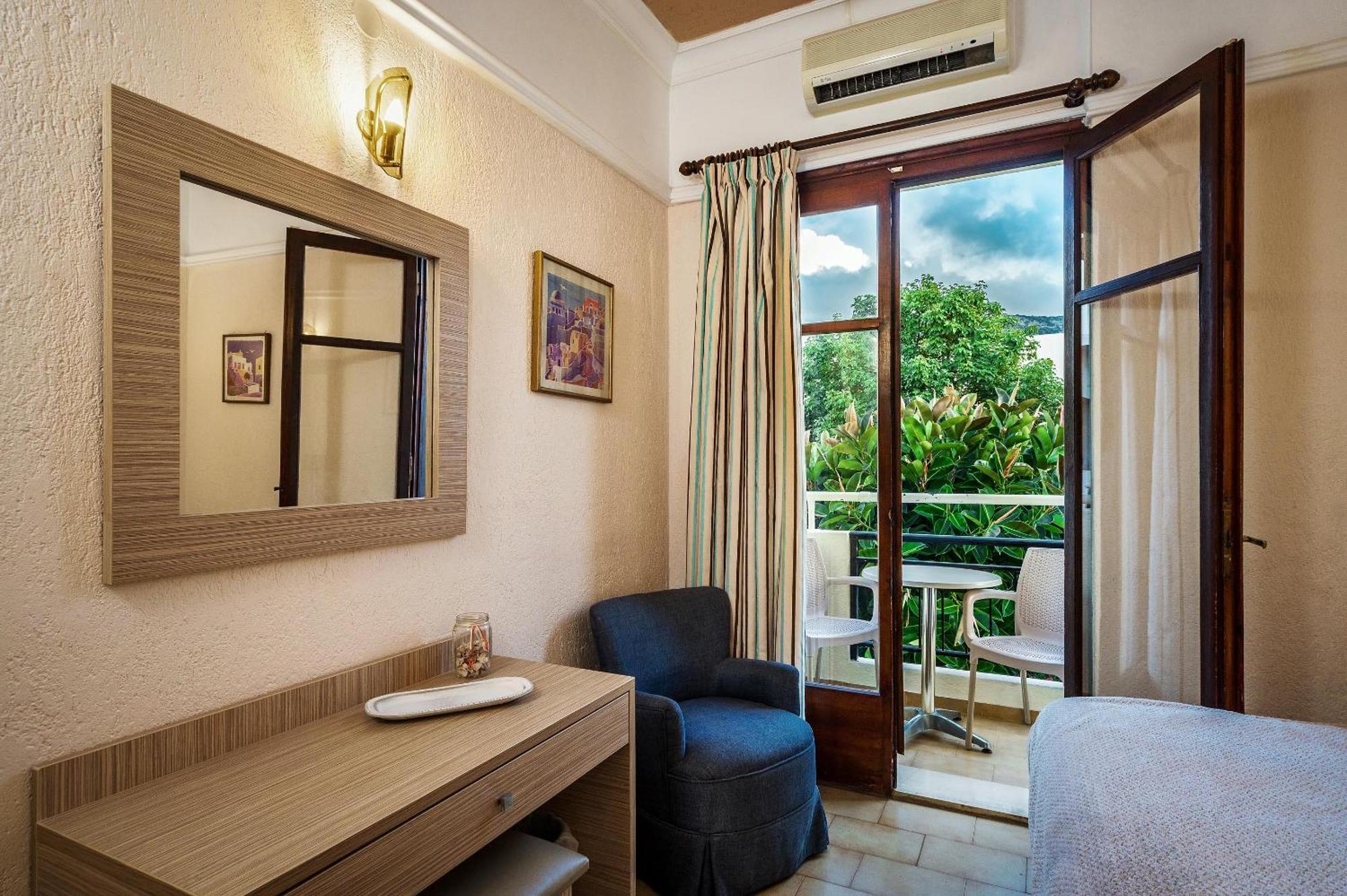 Malia Mare Hotel Bagian luar foto