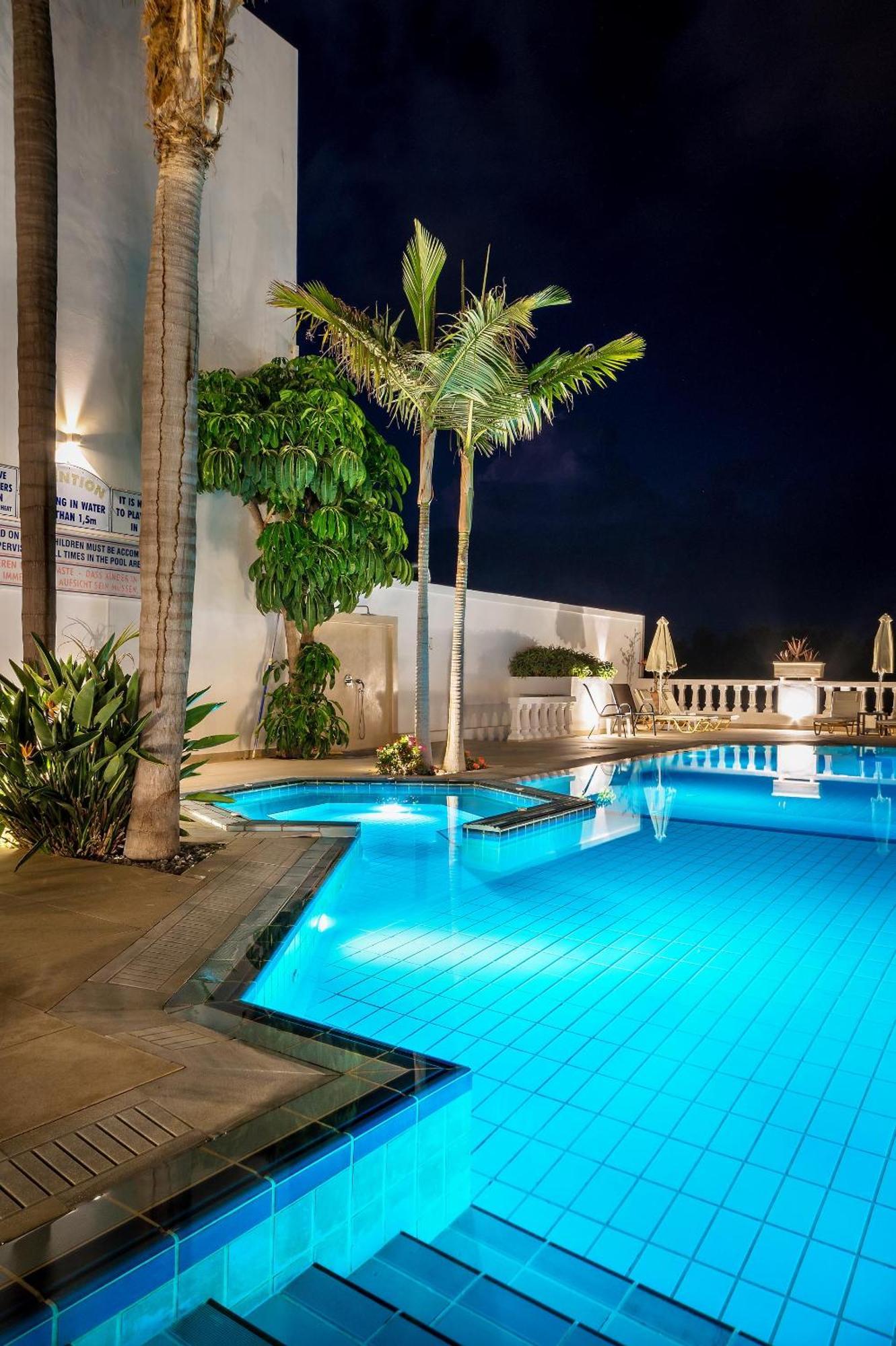 Malia Mare Hotel Bagian luar foto