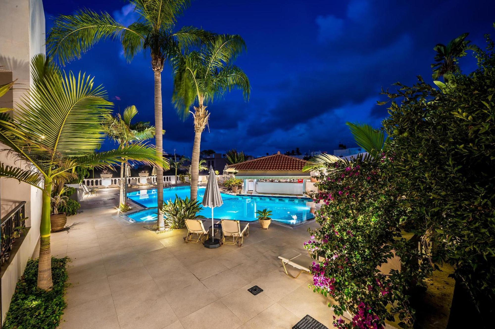 Malia Mare Hotel Bagian luar foto
