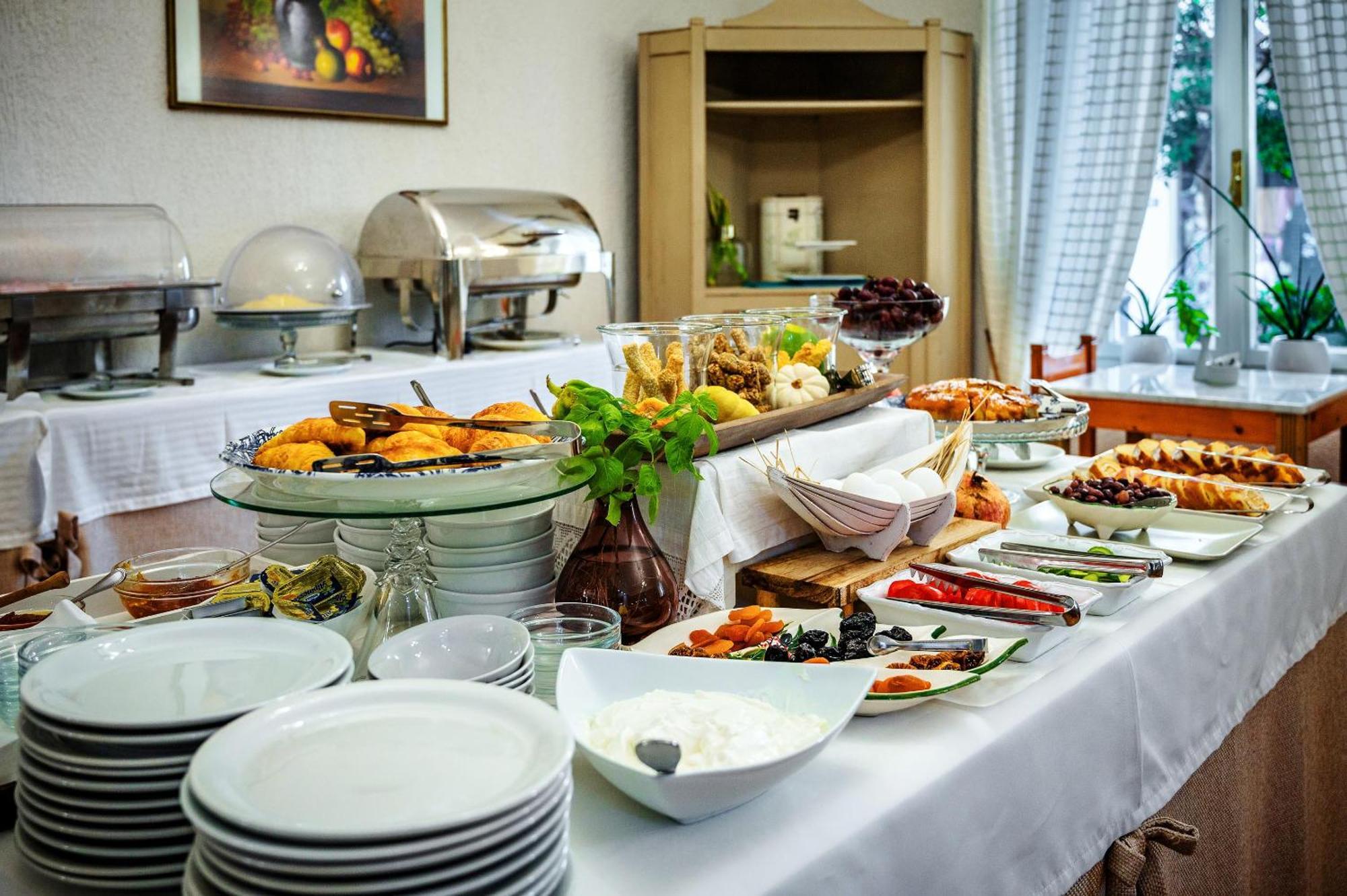 Malia Mare Hotel Bagian luar foto