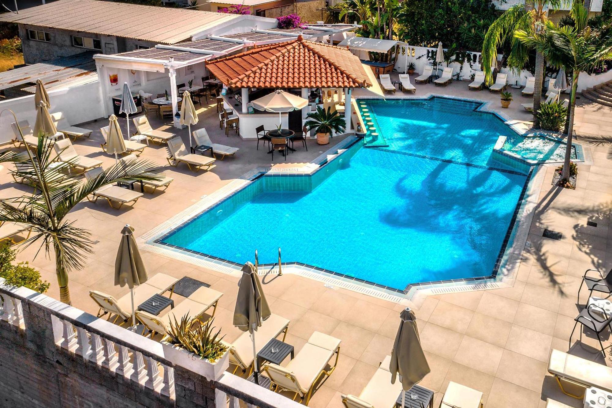 Malia Mare Hotel Bagian luar foto